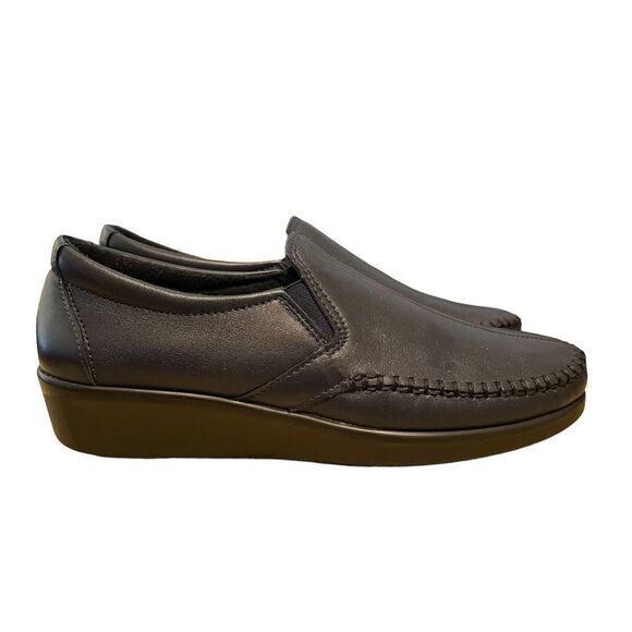 SAS Dream Navy Leather Loafers Slip On Size 7.5 NEW - Picture 1 of 5